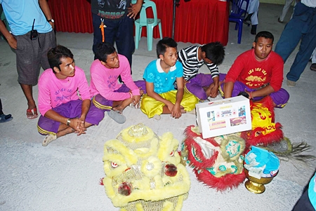 Five Issan men have been warned and released for allegedly faking endorsements from local foundations in an attempt to swindle money from charitable residents.